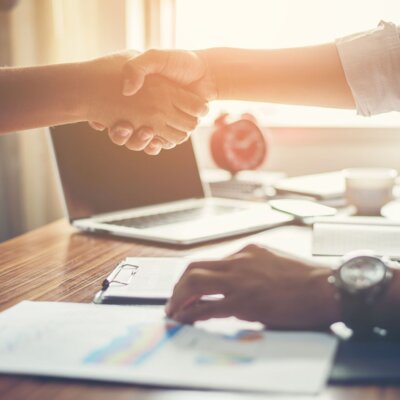 L’apport d’un fonds de commerce à une SARL